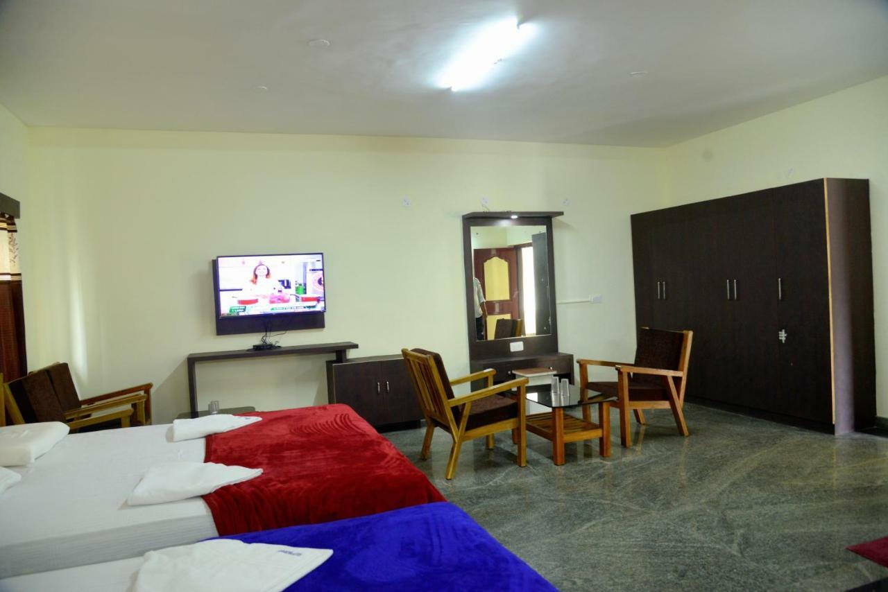 Hotel Souparnika Сагар Екстериор снимка