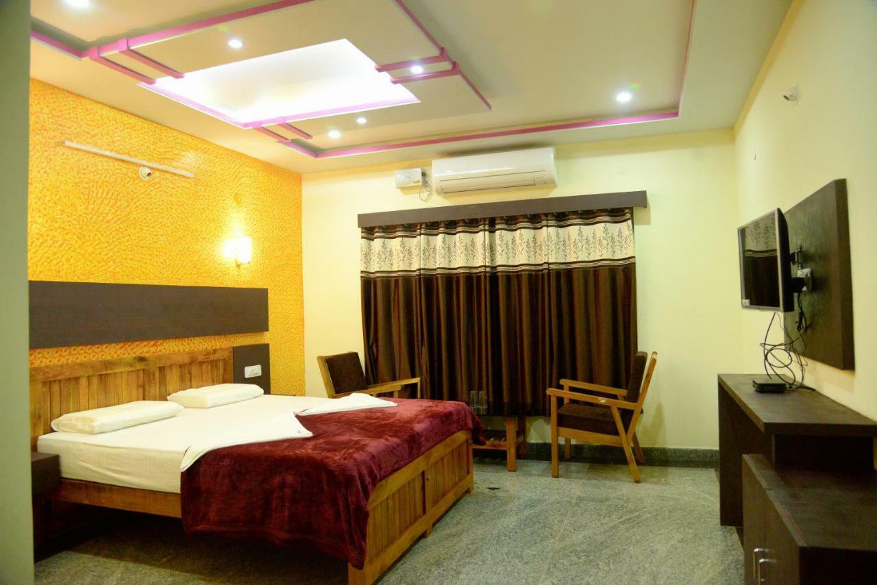 Hotel Souparnika Сагар Екстериор снимка