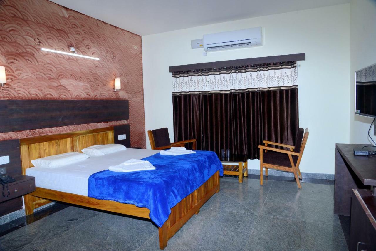 Hotel Souparnika Сагар Екстериор снимка