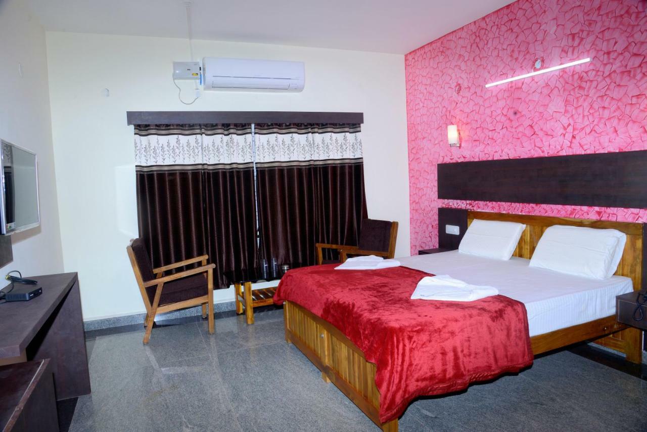 Hotel Souparnika Сагар Екстериор снимка