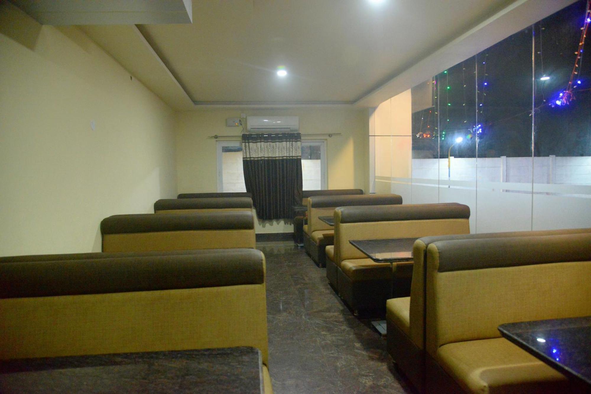 Hotel Souparnika Сагар Екстериор снимка